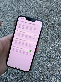 iPhone 13 - baterie 100% - 7