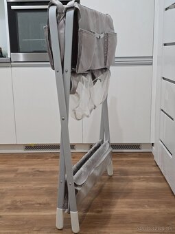 Skladací prebaľovací pult na stojane s úložnými vreckami - 7
