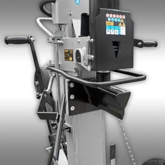 Štiepačka dreva Jansen TS-30, 30 t (PTO), stojaca, so zdvihá - 7