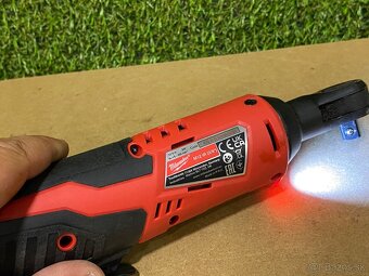 Milwaukee M12 IR Aku uťahovák račňový (3/8") - 7
