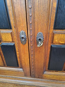 Starozitna vyrezavaná komoda - 7