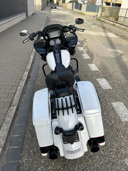 Harley Davidson Road Glide - 7