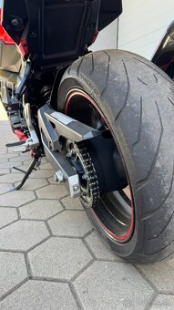 SUZUKI GSR 750 - 7