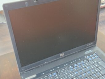Predám nefunkčný notebook HP Compaq NC8430 - 7