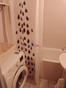 1- IZB byt pri OC TESCO HRON, Latorická- - 7