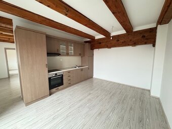 Na prenájom 2 izbové byty po rekonštrukcii - 7