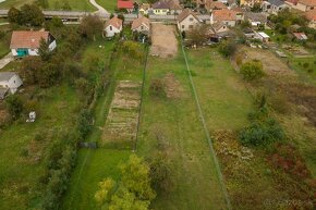 Exkluzívne na predaj stavebný pozemok v obci Kovarce - 7
