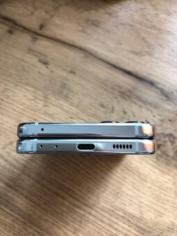 Samsung Galaxy Flip 5 - 7