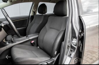 Toyota Avensis 2010 M6 - 7