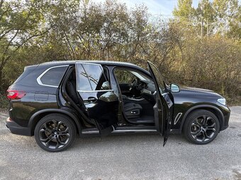 BMW X5 3,0D, r.2023 TOP výbava, 49 106€ bez DPH, 7 miest - 7