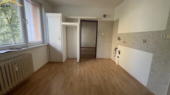 Ponúkame 3-izbový byt na sídlisku Západ. - 7