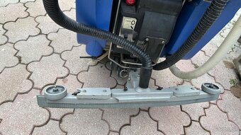 Predam profesionálny Podlahový umyvaci,Cistiaci stroj Numati - 7