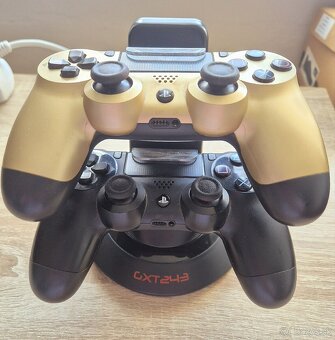 Playstation 4 - 7