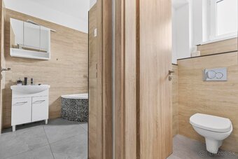 Ponúkame na predaj veľký rodinný dom na Tomanovej ulici Dom - 7