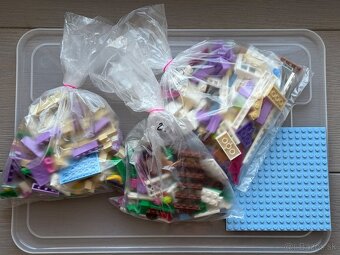 LEGO Friends Trh s potravinami a Lego Friends Klzisko - 7