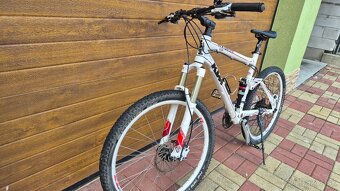 Celoodpružený horský bicykel značky KTM - 7