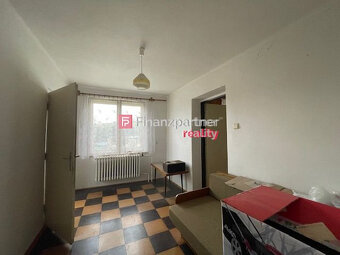 REZERVOVANÉ Zachovalý starší veľký rodinný dom a 22 ár. poz - 7