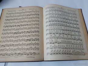 Stará kniha - hudba pre husle - 7