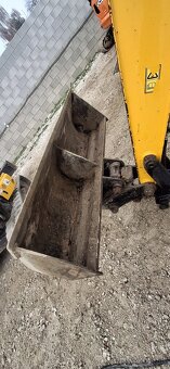 Pevná svahovacia lyžica uchyt JCB 4/3cx,65r - 7