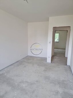 Skolaudovaná novostavba rodinného domu v obci Lúčnica nad Ži - 7