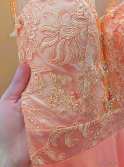 Nádherné marhuľovo-ružové spoločenské šaty, veľkosť S - 7