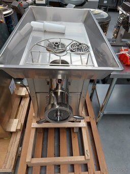 Mlynček na mäso 42 Mäsiarský vlček rezačka mäsa 42 - 7