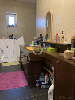 PREDAJ veľký 6izbový rodinný dom Bezenye. - 7