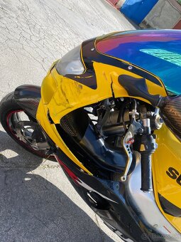 Suzuki GSX-R 600 K1 - 7