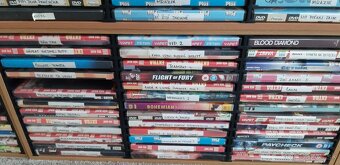 Predám 10 poličiek na DVD kazety vrátane kaziet - 7