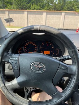 TOYOTA AVENSIS 2.2 D - 7