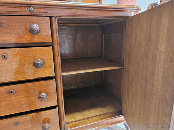 Predám starožitnú komodu v vitrínou - 7