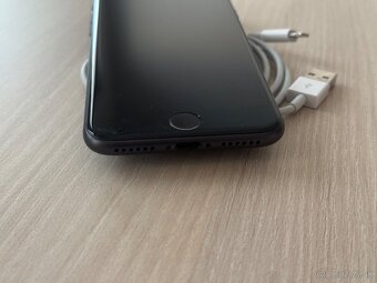 Predám iPhone SE 2020 64gb Black - 7