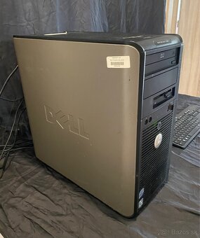 Dell Optiplex 755 a Dell UltraSharp - 7