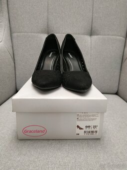 Čierne dámske semišové lodičky, č. 39, Zn. Graceland - 7