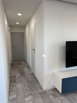 Predám 2-izbový byt v centre mesta s výťahom - Rezervovaný - 7