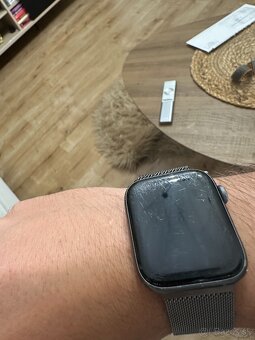 Predám Apple Watch 4 - 44mm - 7