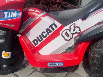 Elektrická trojkolka Peg Perego Ducati Desmosedici - 7