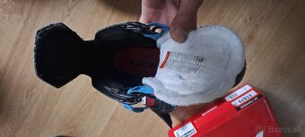 Predám korčule CCM FT670 - 7