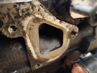 Hlava Motora Renault 2,5dti 107kw - 7