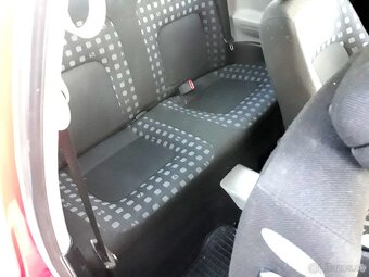 Predám Volkswagen Beetle 2.0. Benzín 85 kw rok 2000 - 7