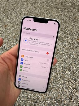 iPhone 14 - baterie 100% - 7