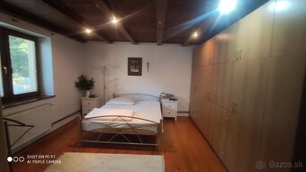 Priestranný rodinný dom v obci medzi Piešťanmi a Hlohovcom - 7