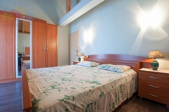 Chorvátsko -6 izbový apartmánový dom pri Zadare, Sukošan - 7