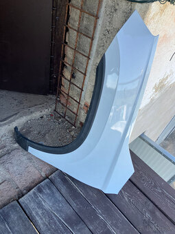 predni levy bily blatnik SKODA Karoq - 7