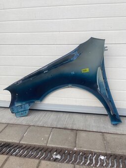 Predný blatník VW Golf 5 LA5G tmavomodrá - 7