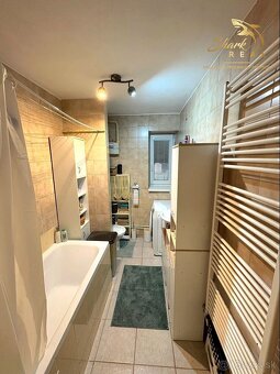 Útulný 2 izbový byt na ulici Komenského s teraskou a záhra - 7