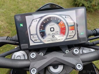 CF moto 300 NK - 7