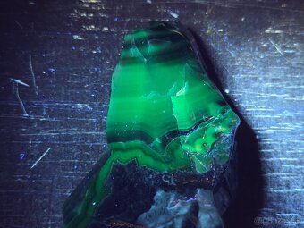 Vulkanický Achát - UV aktívny - 7