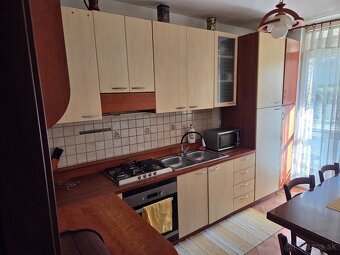 Priestranný zrekonštruovaný päťizbový byt v Banskej Bystrici - 7