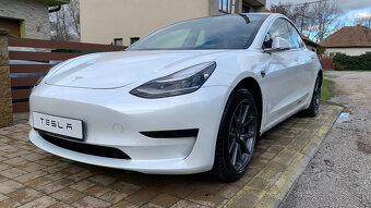 Tesla Model 3 SR+ 225kW 93tis km 09/2019 - 7